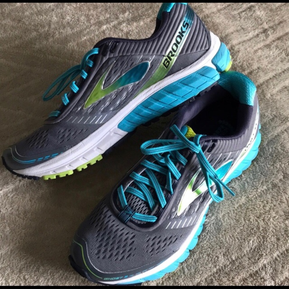 Women’s grey Ghost 9 Brooks size 10 tennis shoes